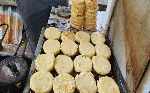 Món bánh nhà nghèo “lên đời” thành đặc sản hút khách Hà thành những ngày đầu đông
